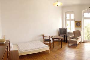 Gran habitación en el apartamento con cama doble, televisión, DVD y piano - Berlín Friedrichshain