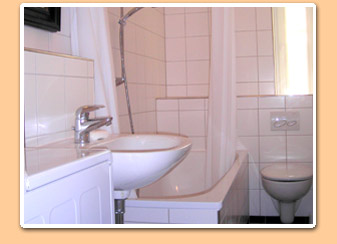 Die Ferienwohnung in Berlin in Prenzlauer Berg im Obergeschoß rechts - Das Bad mit Dusche