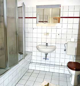 Badezimmer mit Dusche