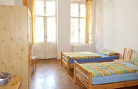 separates Zimmer mit Balkon