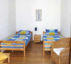 das kleine verbundene Zimmer