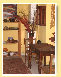 Eine gemütliche Sitzecke in dem Wohn/Schlafzimmer - Fereinwohnung in Kreuzberg Berlin, Wrangelkiez