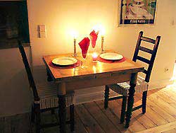 Tafel en twee stoelen