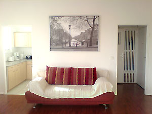 sofa, view in the kitchen - holiday apartment in Berlin Schöneberg
