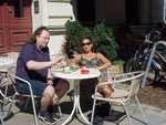beaucoup de caf&eacute;s &agrave; proximit&eacute;