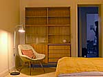 Coin de lecture dans la chambre d'h&ocirc;te