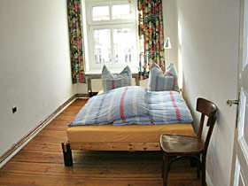 piccola camera doppia con letto matrimoniale - appartamento Berlino Kreuzberg