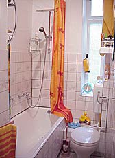 Das Bad mit Badewanne zur Mitbenutzung