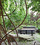 Hofecke zum Sitzen im Sommer