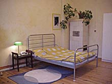 Camera con letto matrimoniale e divano letto