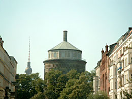 Berlín Prenzlauer Berg, torre del agua (wasserturm) y la torre de TV (Fernsehturm en la alexanderplatz