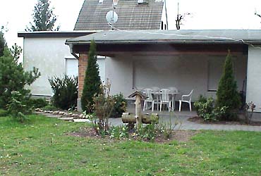 le jardin avec banc d'angle