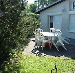 le jardin avec banc d'angle