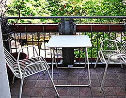 Balkon mit Aussicht aufs Grüne