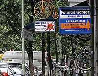 Fahrradladen nebenan und in der Kulturbrauerei gibt es geführte Fahrradtouren in deutsch und englisch durch Berlin