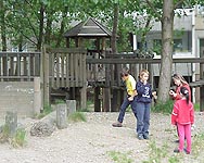 Spielplatz hinter dem Haus