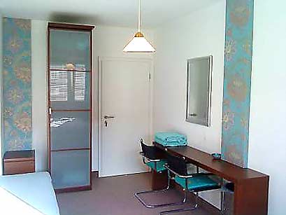 Schreibtisch