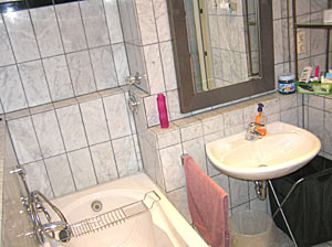 Bad mit Badewanne