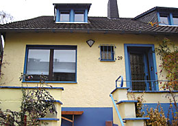 Værelset befinder sig i dette hus i Köln
