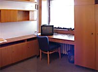 Bureau de la chambre simple avec vue sur le jardin 