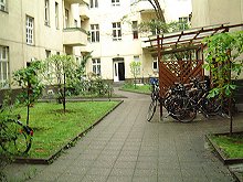 the quiet courtyard, no steps, good for seniors