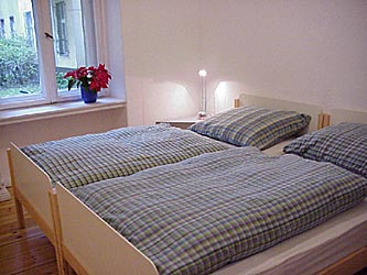 La camera da letto con due letti