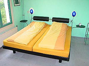 Doppelbett im Schlafzimmer