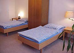 , la camera da letto con due letti singoli