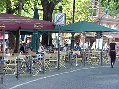 Gezellig zitten en goed eten in een van de vele cafés in de buurt