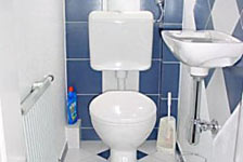 separate Toilette im DG der Pension Stuttgart