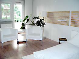 camera con un grande letto matrimoniale Berlino Mitte