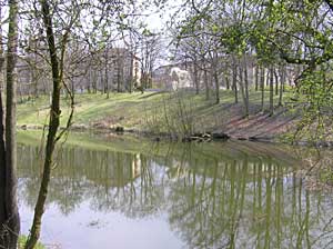 "Blanke Helle" am Alboinplatz, ein kleiner Park mit einem Teich