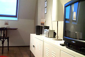 Televisión en la habitación del apartamento