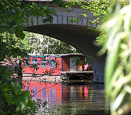 Barka mieszkalna na kanale Landwehrkanal - Berlin