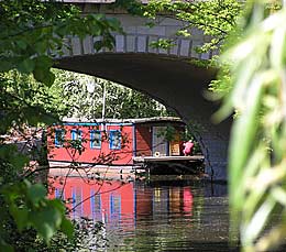 Husbåt vid Landwehrkanal Berlin