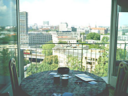 Essen bei herrlicher Sicht, Blick Richtung S-Bahnhof Berlin Tiergarten