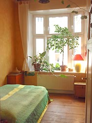 Schlafzimmer mit Doppelbett