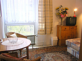 gem&uuml;tliche Sitzecke im Zimmer