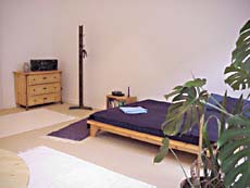 gro&szlig;es Doppelbett
