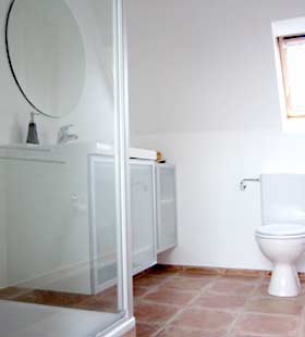 Badezimmer mit Dusche in Ferienwohnung in K�ln S�dstadt