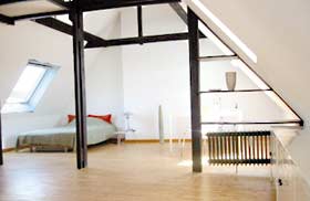 Bett in Ferienwohnung in K�ln S�dstadt