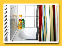 bathroom with bathtube