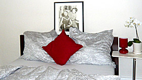 Doppelbett im Schlafzimmer