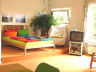 stor dobbeltseng i værelset i ferielejligheden - Berlin Prenzlauer Berg