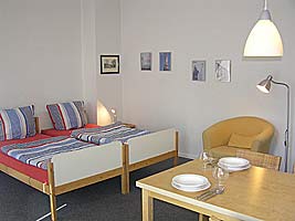 gro&szlig;es Doppelbett
