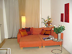 Das Wohnzimmer kann gern mit genutzt werden.