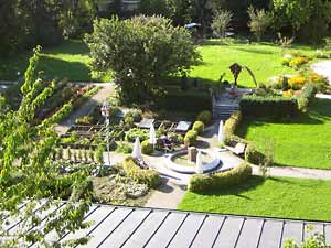 Veduta del giardino dalla sala privata a Monaco di Baviera
