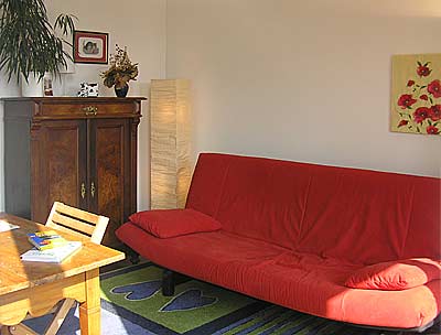 habitación con sofá-cama