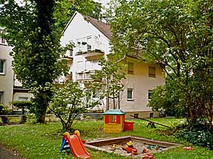 Das Haus mit Spielplatz