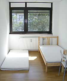 Zimmer mit Matratze